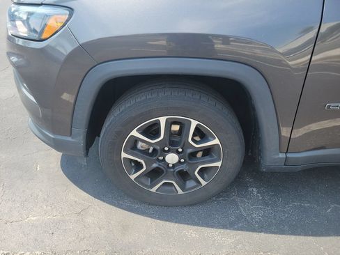 Used 2022 Jeep Compass Latitude w/ Sun and Sound Group FWD image 8