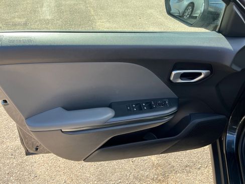 Used 2025 Kia K4 LXS image 18