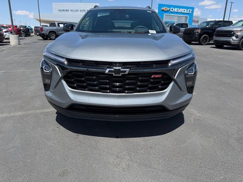 Used 2024 Chevrolet Trax RS w/ Sunroof Package FWD image 7