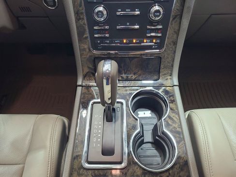 Used 2016 Lincoln Navigator Select RWD image 16