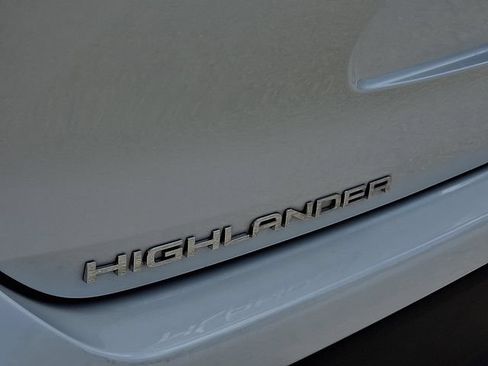 Used 2023 Toyota Highlander XLE FWD image 31