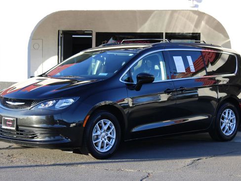 Used 2020 Chrysler Voyager Lxi image 1