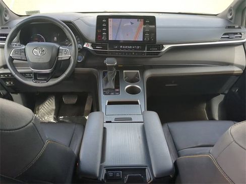 Certified 2023 Toyota Sienna XLE Woodland Edition image 15