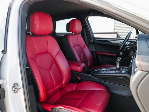 Certified 2020 Porsche Macan S image 30