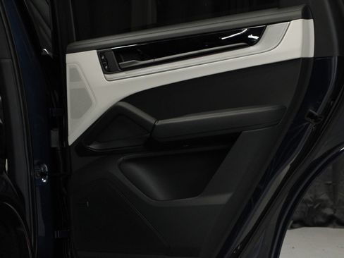 New 2026 Porsche Cayenne Coupe AWD/4WD image 19