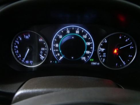 Used 2017 Buick LaCrosse Preferred image 29