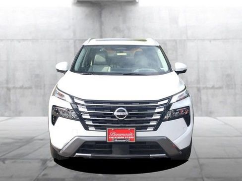 Certified 2025 Nissan Rogue SL w/ Tech Package FWD image 4