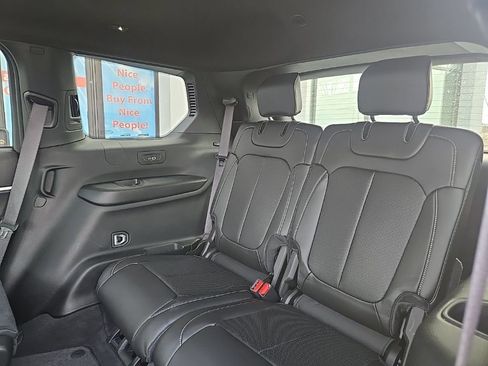 Used 2025 Jeep Grand Cherokee L Limited w/ Luxury Tech Group II image 96