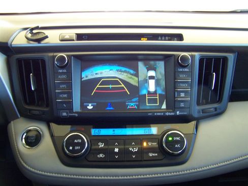 Used 2018 Toyota RAV4 Limited image 10