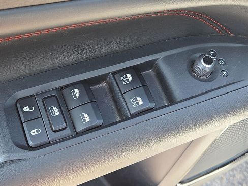 Used 2025 Jeep Compass Trailhawk AWD/4WD image 22