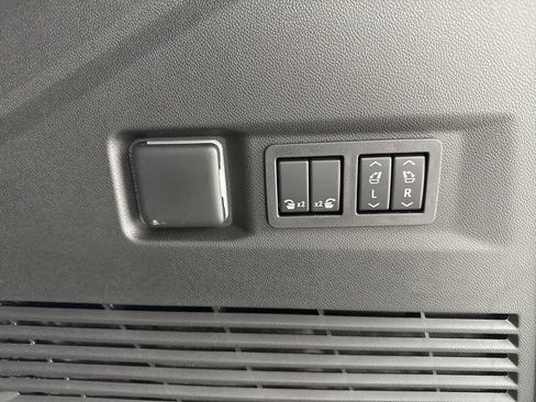 New 2026 GMC Yukon Denali w/ Sun & Power Step Package image 17