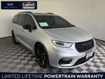 Used 2024 Chrysler Pacifica Limited w/ S Appearance Package