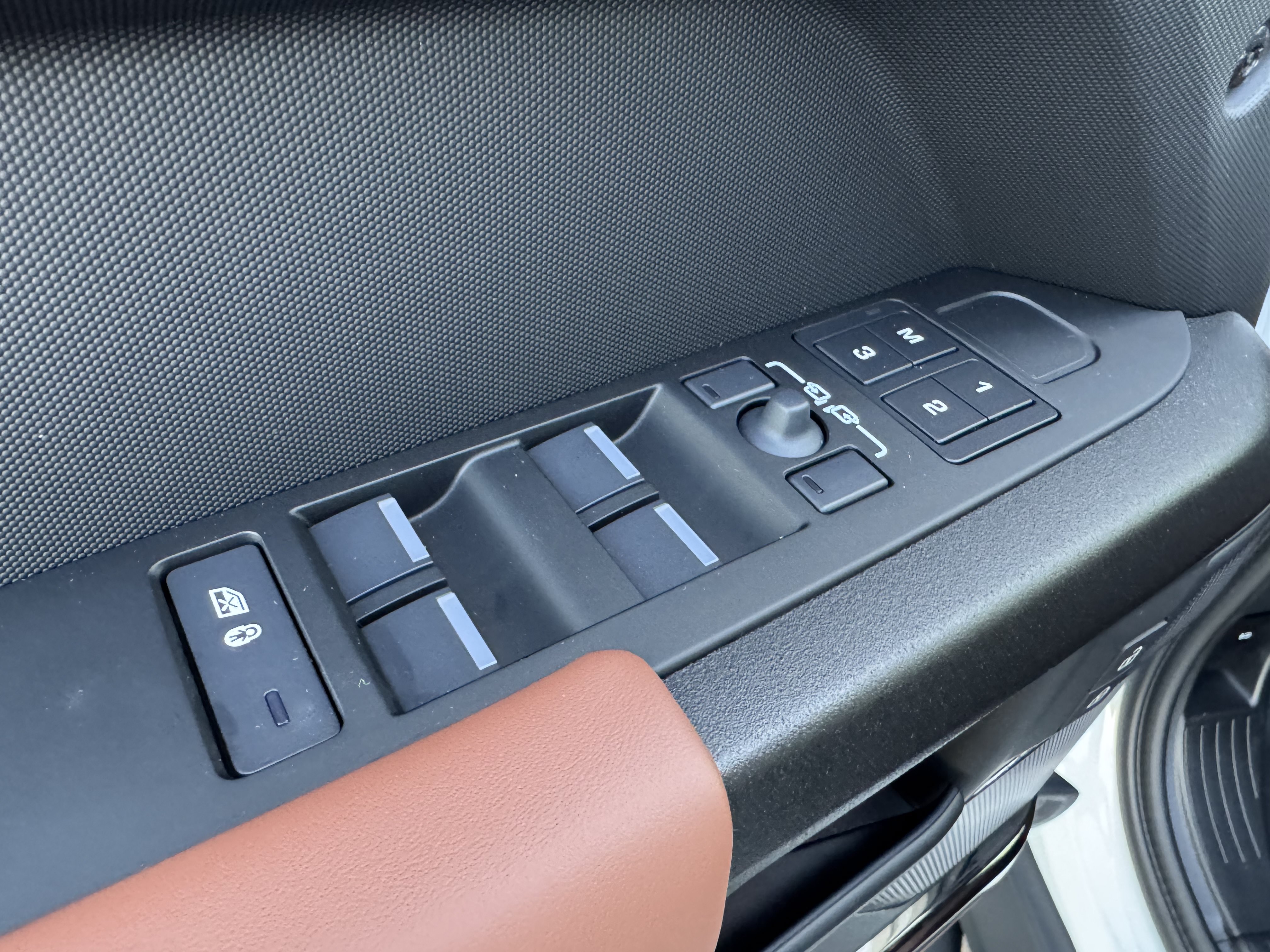 New 2026 Land Rover Defender 110 OCTA AWD/4WD image 11
