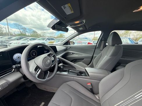 Used 2024 Hyundai Elantra SEL FWD image 10