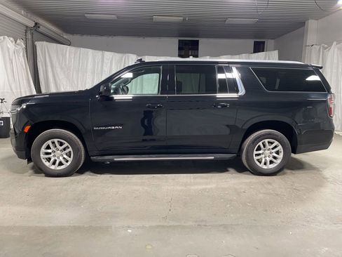 Used 2024 Chevrolet Suburban LT image 4