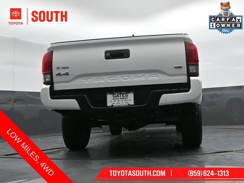 Used 2022 Toyota Tacoma SR AWD/4WD image 33