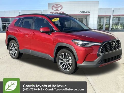Certified 2022 Toyota Corolla Cross XLE image 1