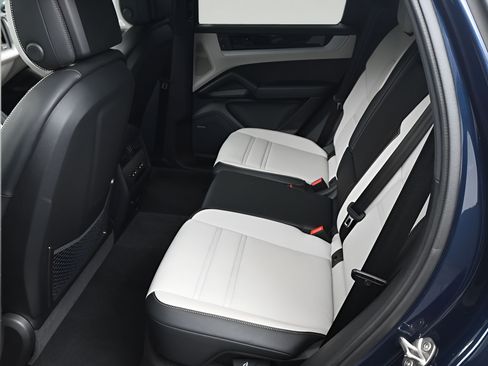 Certified 2025 Porsche Cayenne S AWD/4WD image 7
