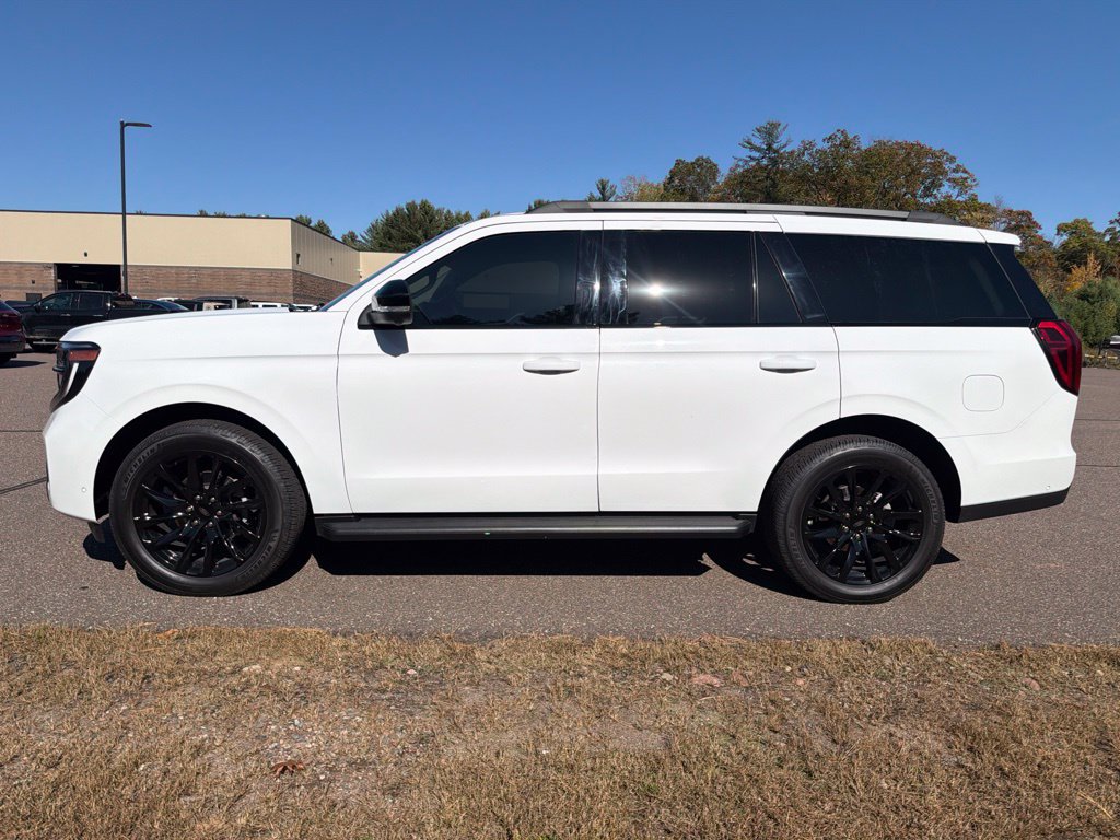 Used 2025 Ford Expedition Active AWD/4WD image 3