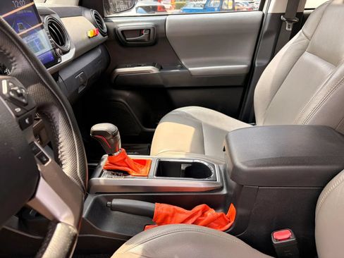 Used 2019 Toyota Tacoma SR5 RWD image 27