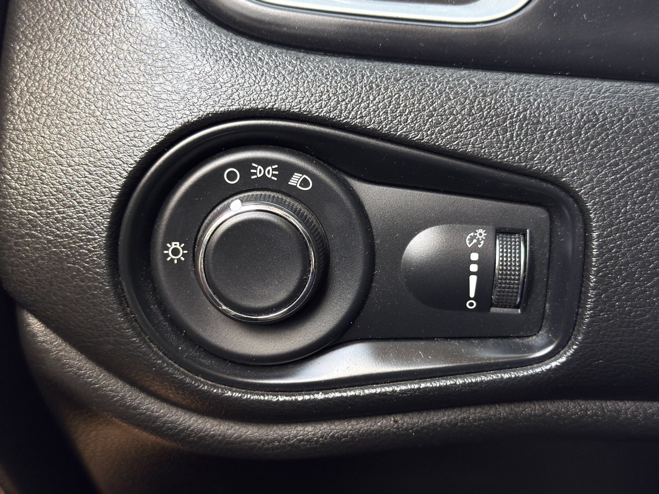 Used 2017 Jeep Renegade Sport w/ Power & Air Group AWD/4WD image 22