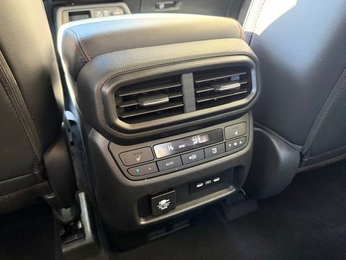 Used 2025 Honda Pilot Black Edition image 26