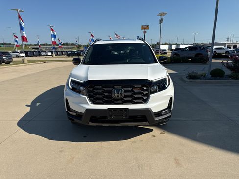 Used 2022 Honda Passport TrailSport image 2