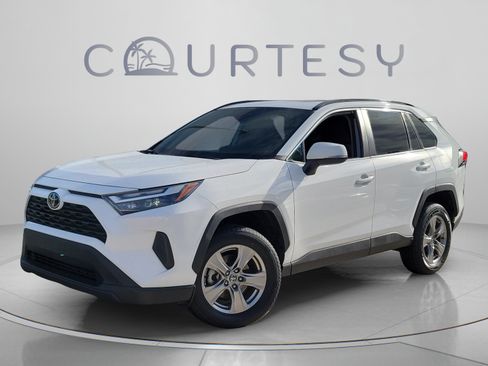 Used 2022 Toyota RAV4 XLE w/ Convenience Package FWD image 1