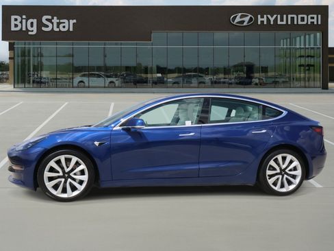 Used 2019 Tesla Model 3 Standard Range RWD image 2