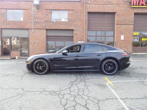 Used 2018 Porsche Panamera image 4