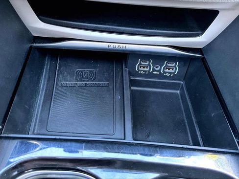 Certified 2023 Chrysler Pacifica Limited FWD image 18