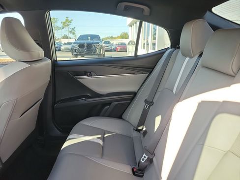 Used 2025 Toyota Camry SE image 10
