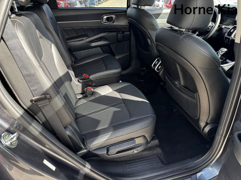 Certified 2022 Kia Sorento SX image 27