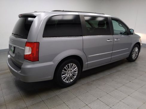 Used 2015 Chrysler Town & Country Touring-L w/ Driver Convenience Group FWD image 10
