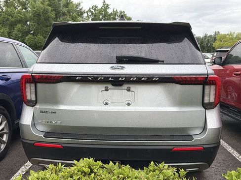 Used 2025 Ford Explorer Active w/ Active Comfort Package RWD image 5