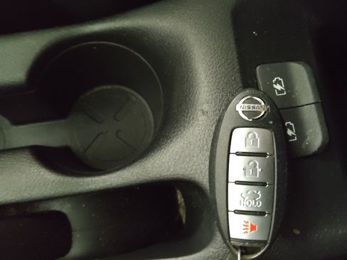 Used 2022 Nissan Versa SV FWD image 32