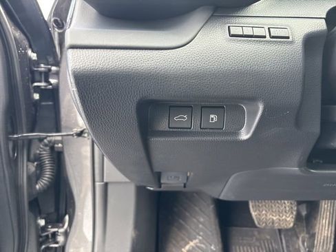 Used 2023 Toyota Crown XLE image 43