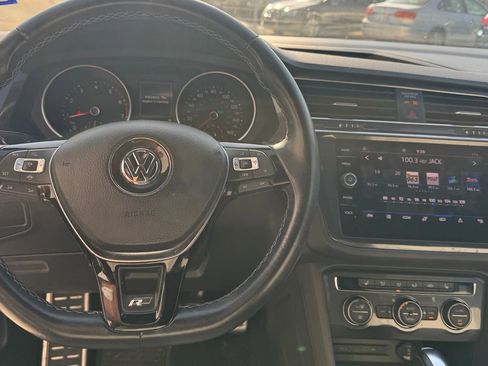 Used 2021 Volkswagen Tiguan SE R-Line image 10