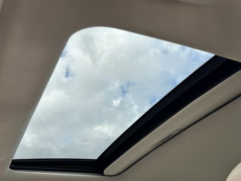 Used 2018 INFINITI Q50 Luxe w/ Essential Package (3.0T Luxe) image 9