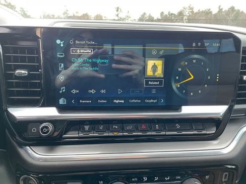 Used 2024 Chevrolet Silverado 3500 High Country image 33