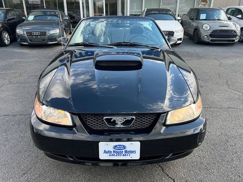 Used 2004 Ford Mustang Convertible RWD image 5