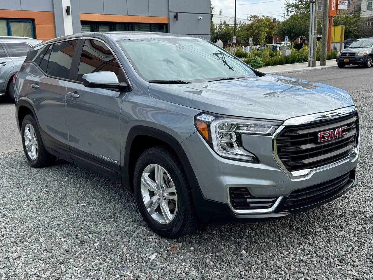 Used 2024 GMC Terrain SLE AWD/4WD image 3