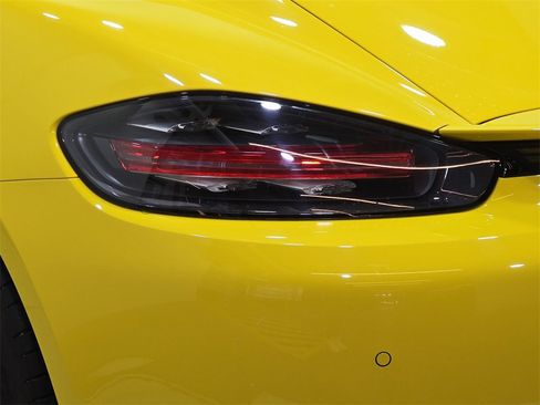 Used 2018 Porsche 718 Cayman image 34