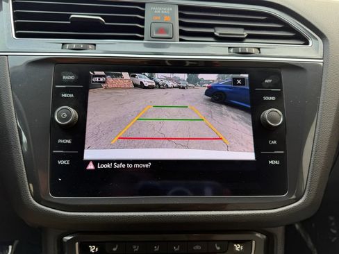 Used 2021 Volkswagen Tiguan SEL AWD/4WD image 22