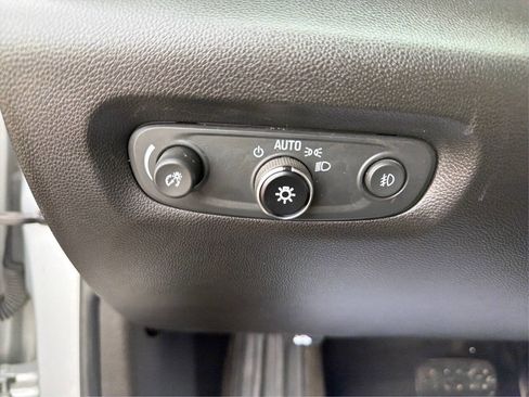 Used 2021 Chevrolet Traverse Premier AWD/4WD image 16