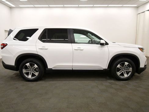 Used 2025 Honda Pilot EX-L image 9