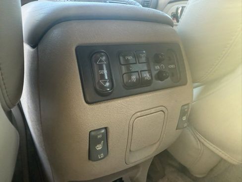 Used 2000 Cadillac Escalade 4WD image 14