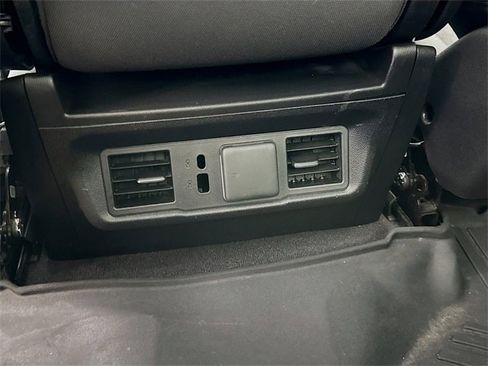 Used 2024 GMC Sierra 1500 SLE image 25