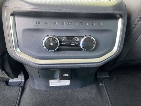 Used 2025 Ford Expedition Active RWD image 19
