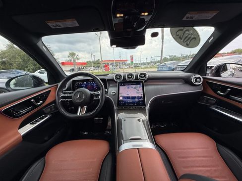 Used 2025 Mercedes-Benz GLC 300 4MATIC image 16